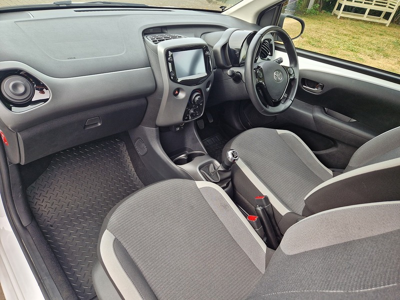 Toyota AYGO VVT-i x-play - U11759