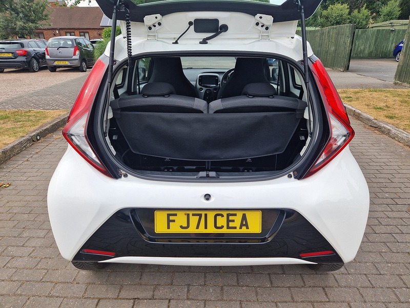 Toyota AYGO VVT-i x-play - U11759