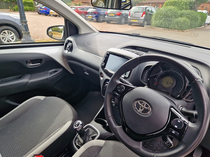 Toyota AYGO VVT-i x-play - U11759