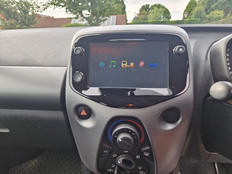 Toyota AYGO VVT-i x-play - U11759