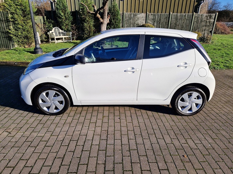 Toyota AYGO VVT-i x-play - U11796