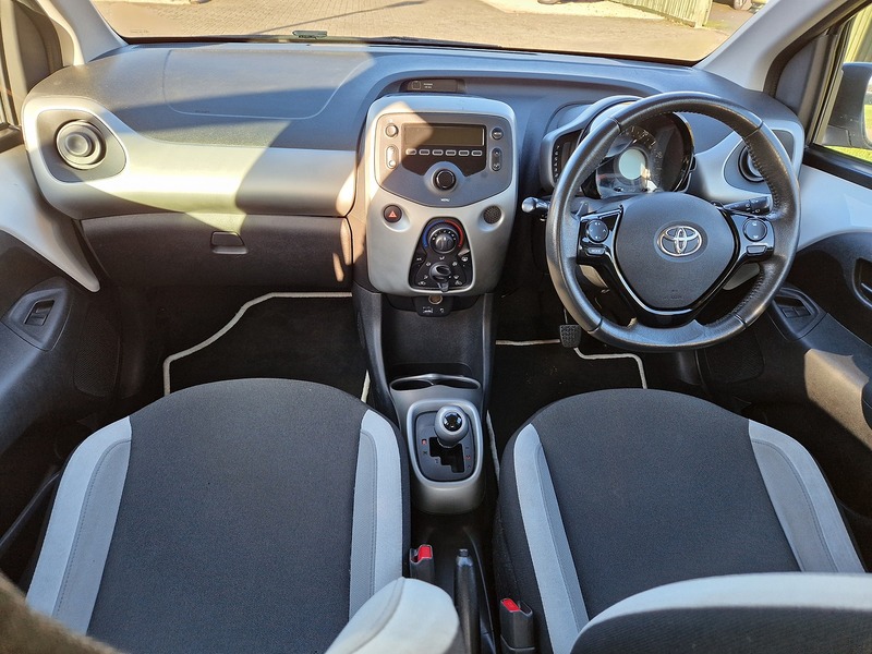 Toyota AYGO VVT-i x-play - U11796