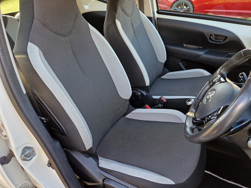 Toyota AYGO VVT-i x-play - U11796
