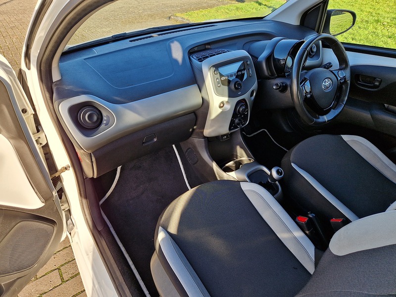 Toyota AYGO VVT-i x-play - U11796
