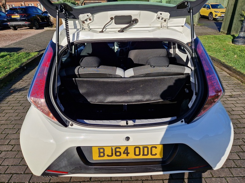 Toyota AYGO VVT-i x-play - U11796