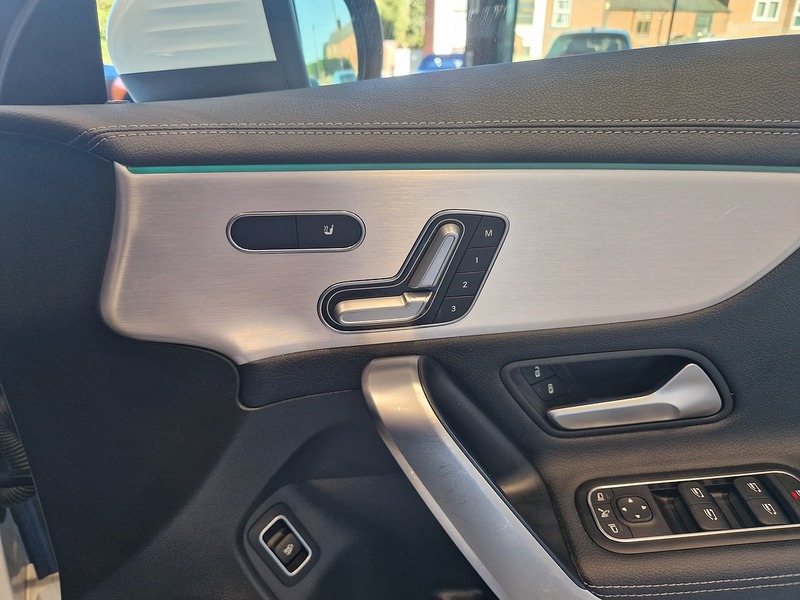 Mercedes-Benz CLA CLA180 AMG Line - U11842
