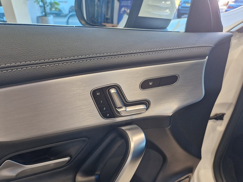 Mercedes-Benz CLA CLA180 AMG Line - U11842