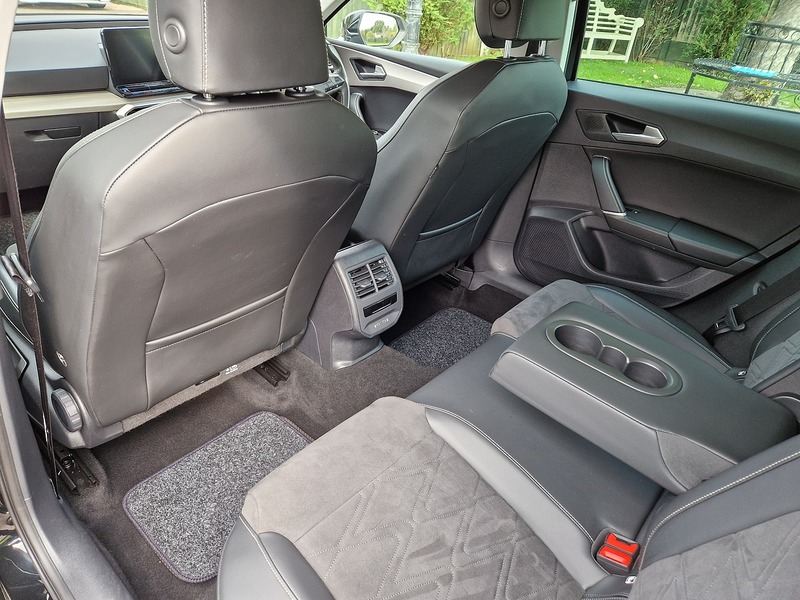 SEAT Leon eTSI MHEV XCELLENCE - U11844