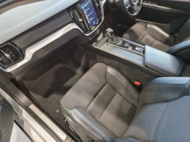 Volvo V60 D3 Momentum - U11881
