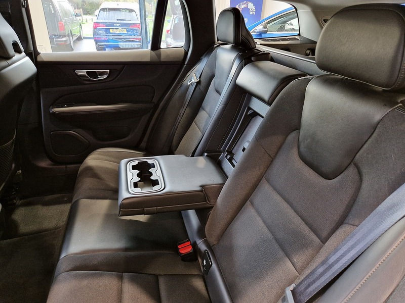 Volvo V60 D3 Momentum - U11881
