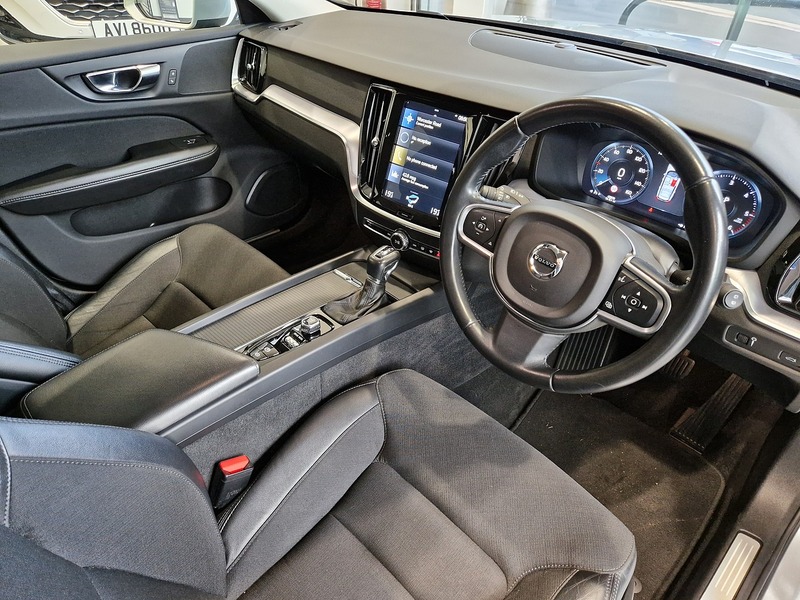 Volvo V60 D3 Momentum - U11881