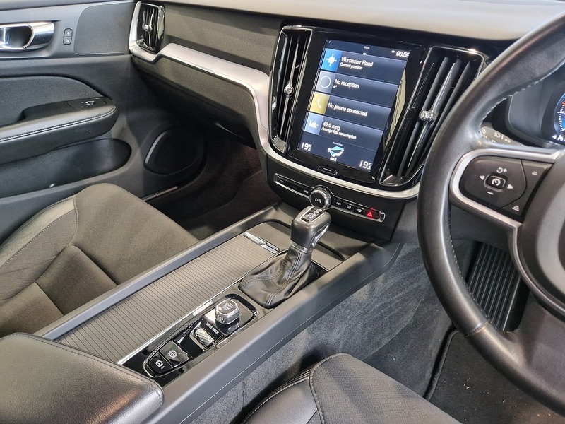 Volvo V60 D3 Momentum - U11881
