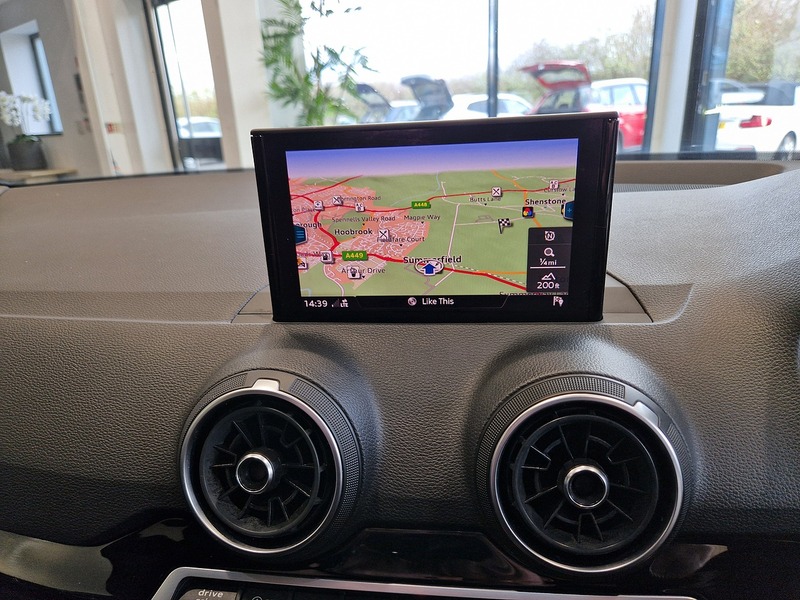 Audi Q2 TFSI Black Edition - U11892