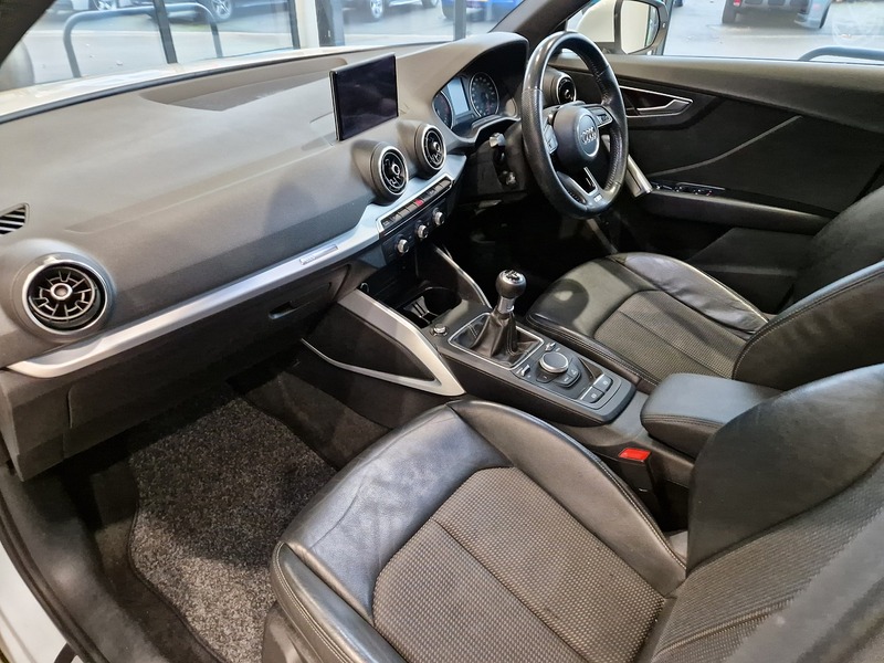 Audi Q2 TFSI S line - U11909