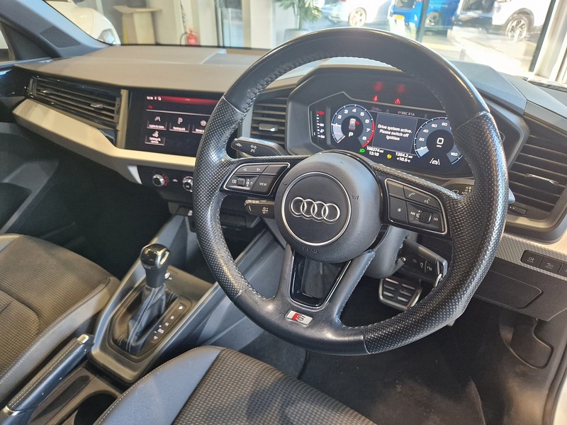 Audi A1 TFSI S line - U11914