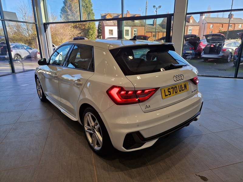 Audi A1 TFSI S line - U11914