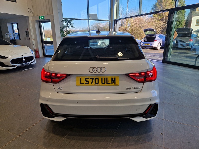Audi A1 TFSI S line - U11914