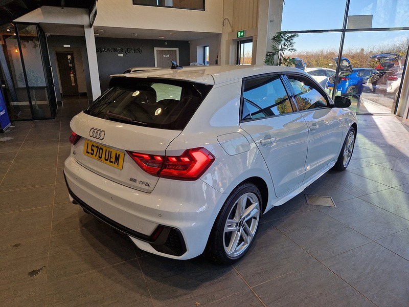 Audi A1 TFSI S line - U11914