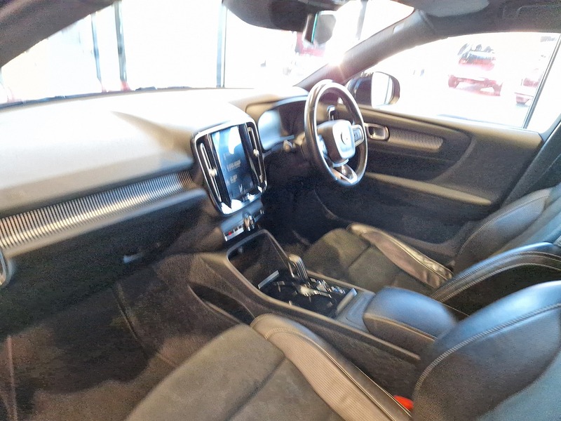 Volvo XC40 T3 R-Design - U11921