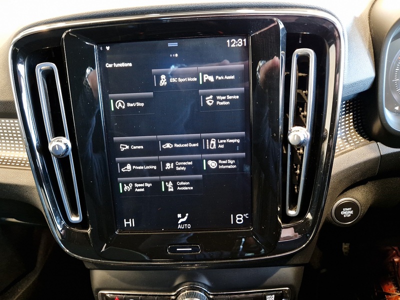 Volvo XC40 T3 R-Design - U11921