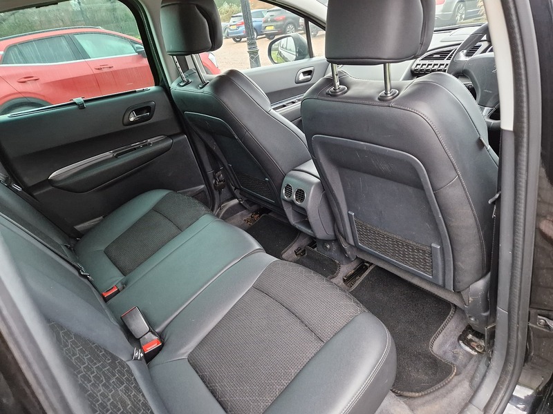 Peugeot 3008 HDi Allure - U11980