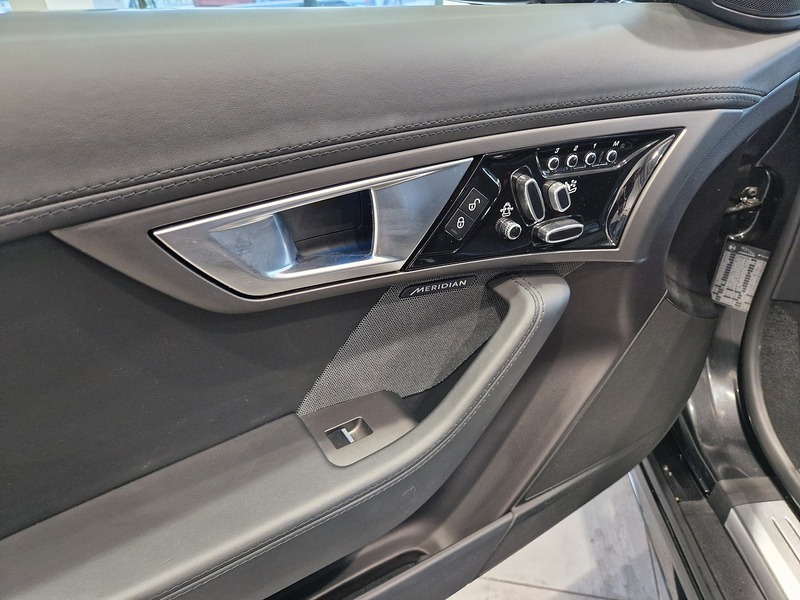 Jaguar F-Type V8 R - U11990