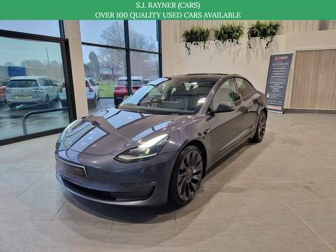Tesla Model 3 1.6 C180 BlueEfficiency Executive SE Saloon 4dr Petrol G-Tronic+ Euro 5 (s/s) (156 ps)