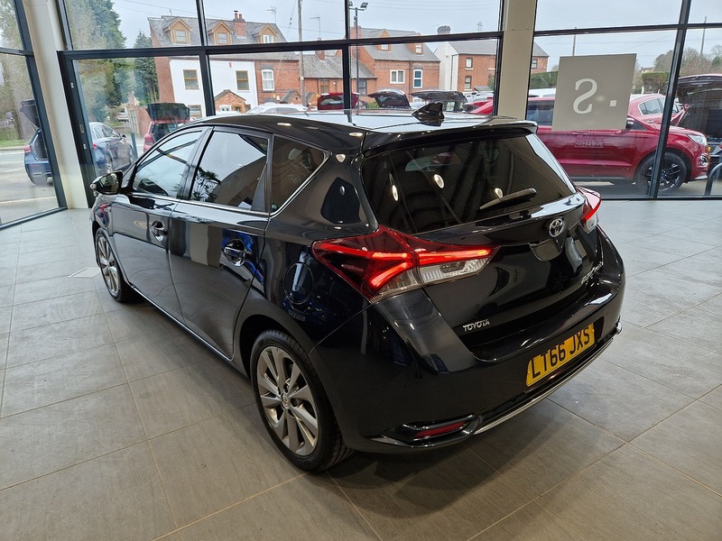 Toyota Auris VVT-h Excel - U12005