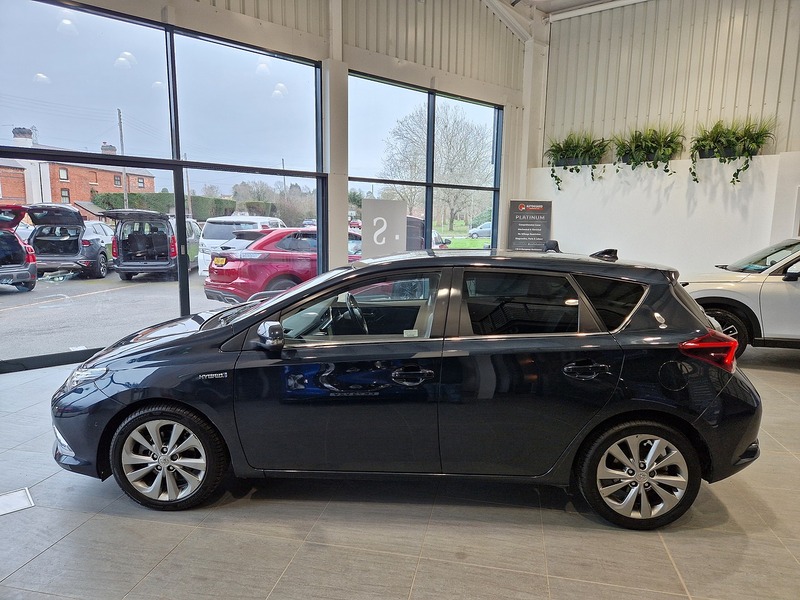 Toyota Auris VVT-h Excel - U12005