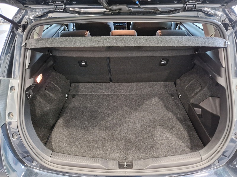 Toyota Auris VVT-h Excel - U12005