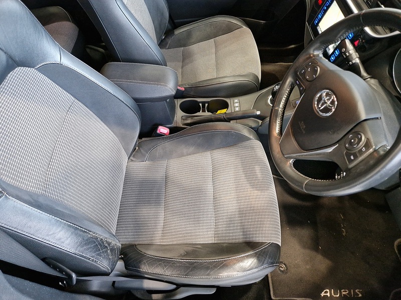 Toyota Auris VVT-h Excel - U12005