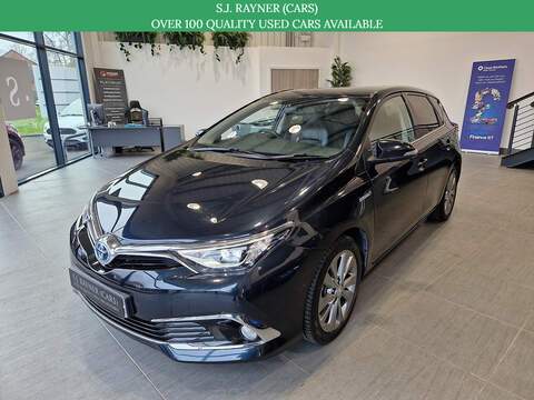 Toyota Auris 1.8 200h Takumi Hatchback 5dr Petrol Hybrid E-CVT Euro 6 (s/s) (136 ps)