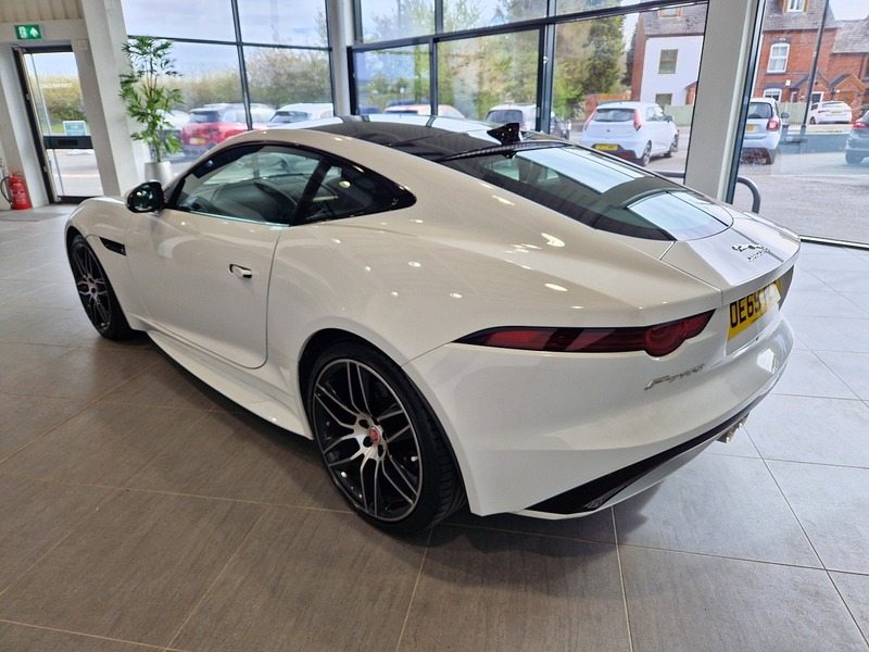 Jaguar F-Type V6 Chequered Flag - U12006