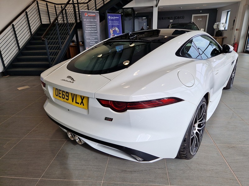Jaguar F-Type V6 Chequered Flag - U12006
