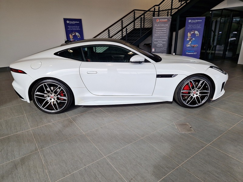 Jaguar F-Type V6 Chequered Flag - U12006