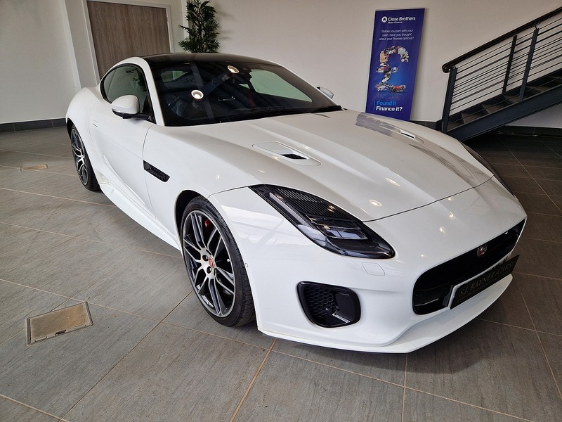 Jaguar F-Type V6 Chequered Flag - U12006