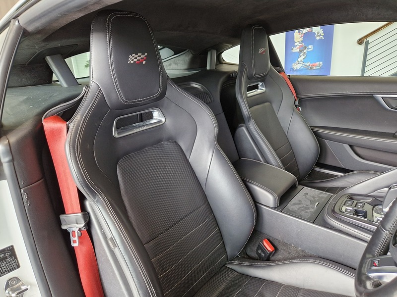 Jaguar F-Type V6 Chequered Flag - U12006