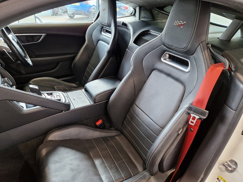 Jaguar F-Type V6 Chequered Flag - U12006