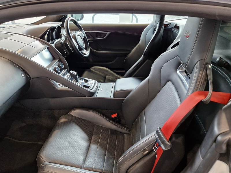 Jaguar F-Type V6 Chequered Flag - U12006