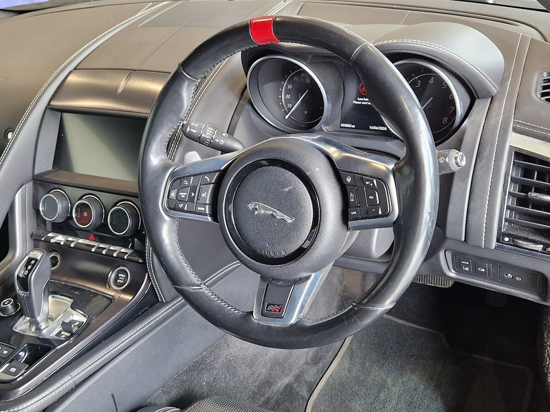 Jaguar F-Type V6 Chequered Flag - U12006