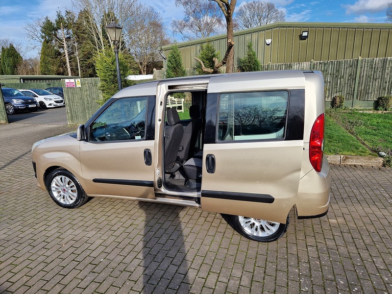 Fiat Doblo MultiJet Eleganza - U12010