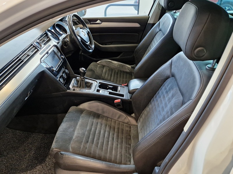 Volkswagen Passat TDI BlueMotion Tech GT - U12011