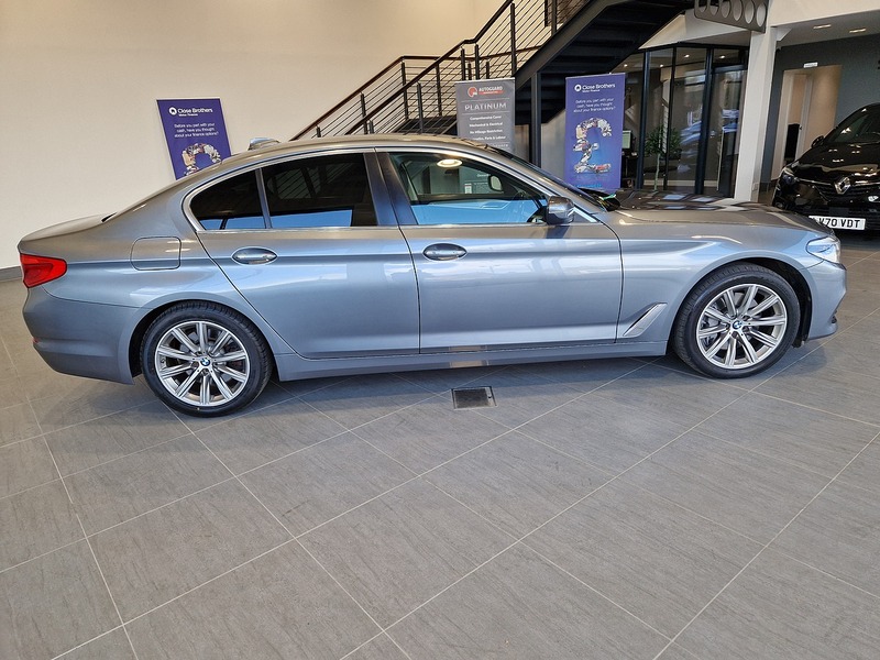 BMW 5 Series 540i SE - U12017