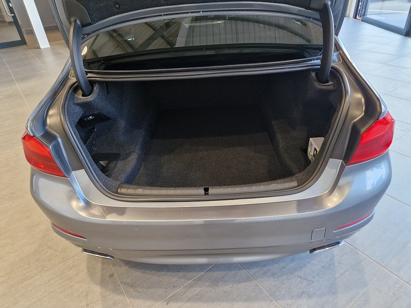 BMW 5 Series 540i SE - U12017