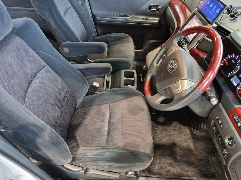 Toyota Vellfire 240 - U12020