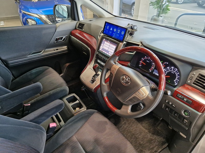 Toyota Vellfire 240 - U12020