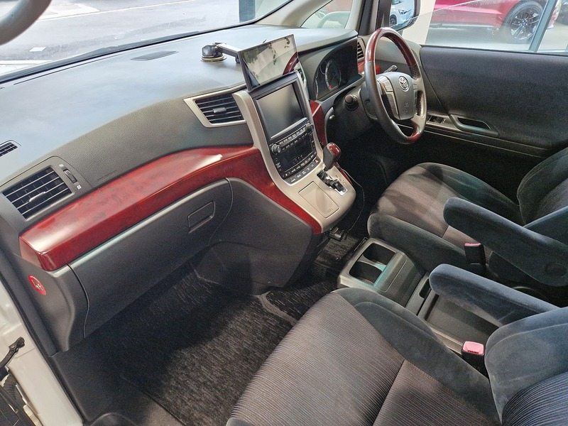 Toyota Vellfire 240 - U12020