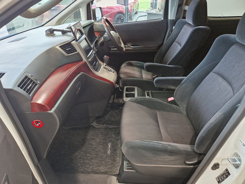 Toyota Vellfire 240 - U12020