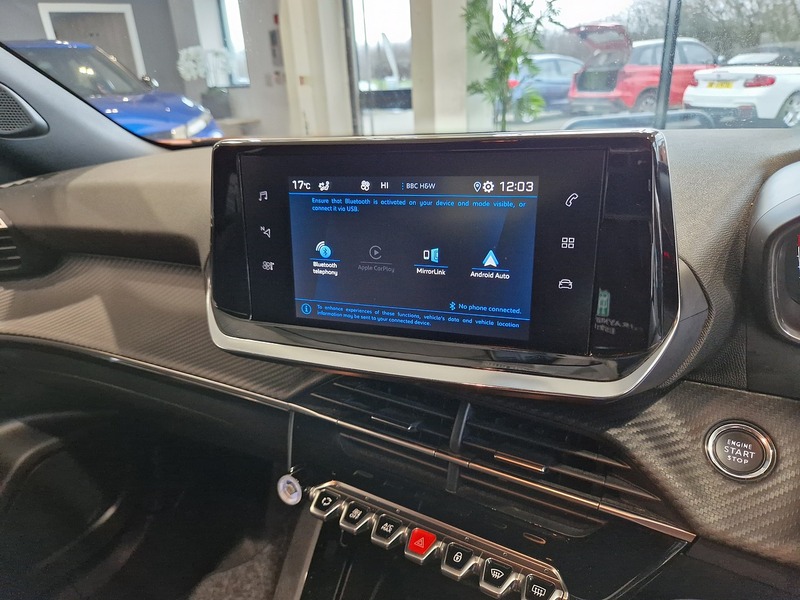 Peugeot 2008 PureTech Active Premium + - U12021
