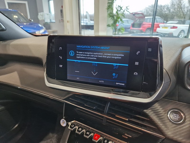 Peugeot 2008 PureTech Active Premium + - U12021